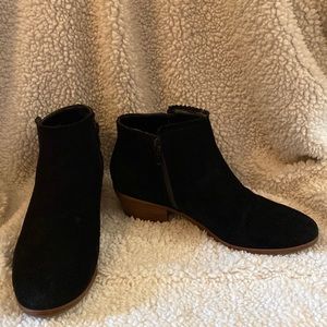 Jack Rogers black booties